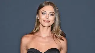 Joanna Opozda na zdjęciu z młodszą siostrą.  "Zastanawiam się, która to która"