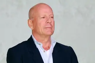 Bruce Willis pozuje  z byłą żoną i obecną