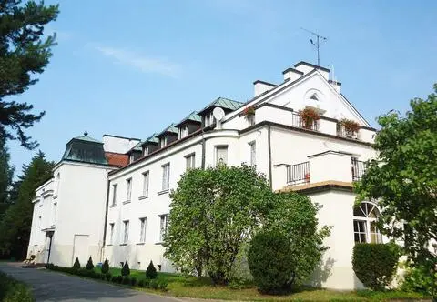 Dramatyczna sytuacja w Skolimowie. Artyści skarżą się na brak pieniędzy 