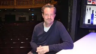 Ekspartnerka Matthew Perry'ego ma wątpliwości co do okoliczności śmierci aktora. W tle używki