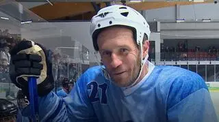 Dziennikarze TVN 24 w charytatywnym meczu hokeja. "To powoli zaczyna być fajne" 