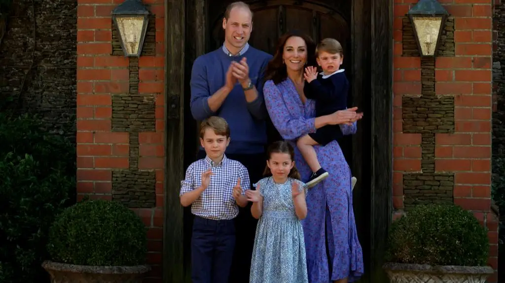 Kate Middleton i książę Wiliam z dziećmi
