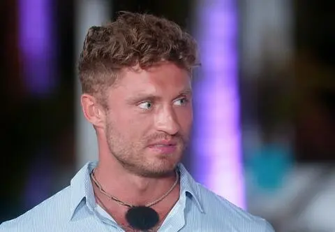 Krzysztof Ćwiertnia z "HP" pokazał zdjęcie z partnerką? Fani dopatrują się Tori