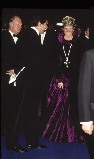Księżna Diana z krzyżem, który wylicytowała Kim