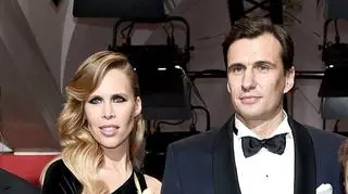 Jarosław Bieniuk w czułych objęciach z partnerką. Wybrali się w romantyczną podróż