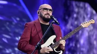 Grzegorz Skawiński maluje obrazy i tworzy z odpadów. "To moja terapia, odzyskuję spokój"