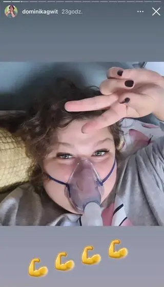 Dominika Gwit w masce tlenowej