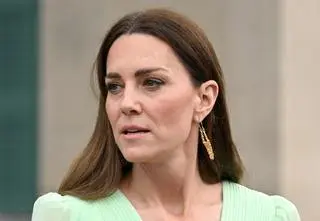 Wielki skandal wokół zdjęcia księżej Kate. "Wycięto jej twarz z okładki, którą zrobiła wiele lat temu"