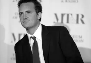 Matthew Perry spoczął w zbiorowym grobowcu. Został pochowany obok wielu znanych postaci