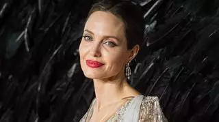 Angelina Jolie skończyła 48 lat. Kolekcja noży, fiolki z krwią i pocałunek z bratem. Przeszłość gwiazdy zaskakuje