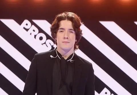 Dawid Kwiatkowski wpadł na wesele fanki. Zaśpiewał, zatańczył i wzruszył gości do łez