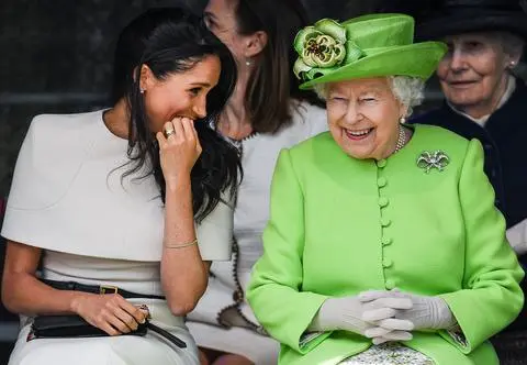 Elżbieta II pojechała na wakacje. Zaprosiła księcia Harry'ego i Meghan Markle
