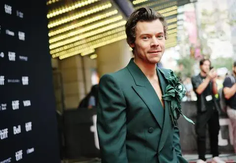 Harry Styles obciął włosy? Fanki są zawiedzione nowym stylem artysty