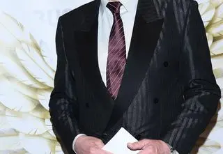 Jacek Borkowski z dziećmi na czerwonym dywanie. Jacek i Magda wkraczają w dorosłe życie