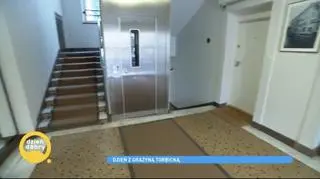 Choć do jej mieszkania prowadzi winda, Grażyna Torbicka nadrabia aktywność długimi spacerami i nordic walkingiem