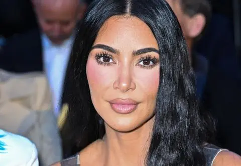 Kim Kardashian pokazała, jak wyglądała jej naturalna twarz. Niewiele osób widziało te zdjęcia