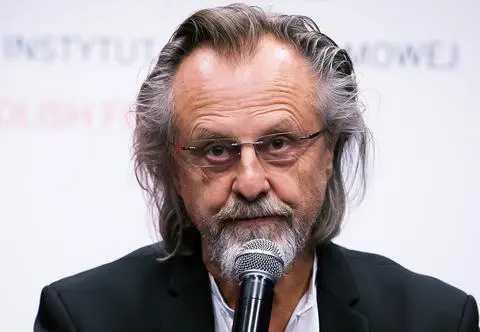 Jan A.P. Kaczmarek walczy o życie. Zrozpaczona żona prosi o pomoc finansową