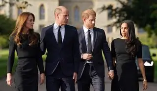 Książę William z księżną Kate oraz książę Harry z Meghan Markle