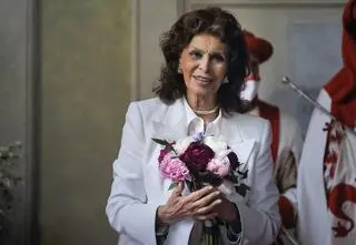 Sophia Loren uległa wypadkowi. Przy jej łóżku czuwają synowie