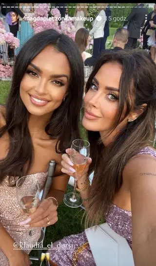 Klaudia El Dursi i Magdalena Pieczonka na ślubie Karoliny Pisarek