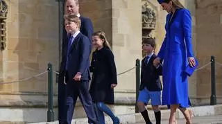 Rodzina królewska w drodze na mszę wielkanocną