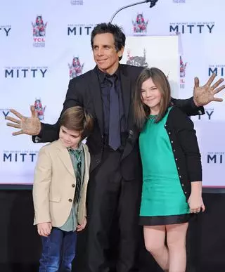 Ben Stiller z synem Quinlinem Stillerem i Ellą Stiller w 2013 r.