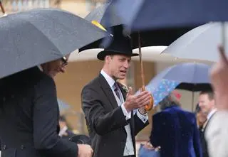 Książę William urządził przyjęcie. U jego boku trzy kobiety - kim są?