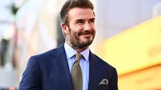 David Beckham śpiewa świąteczny hit Mariah Carey. Żona ukradkiem nagrała go w kuchni