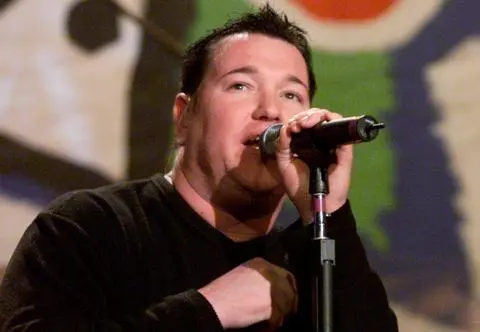 Wokalista Smash Mouth na łożu śmierci. To on śpiewał słynny przebój ze "Shreka"