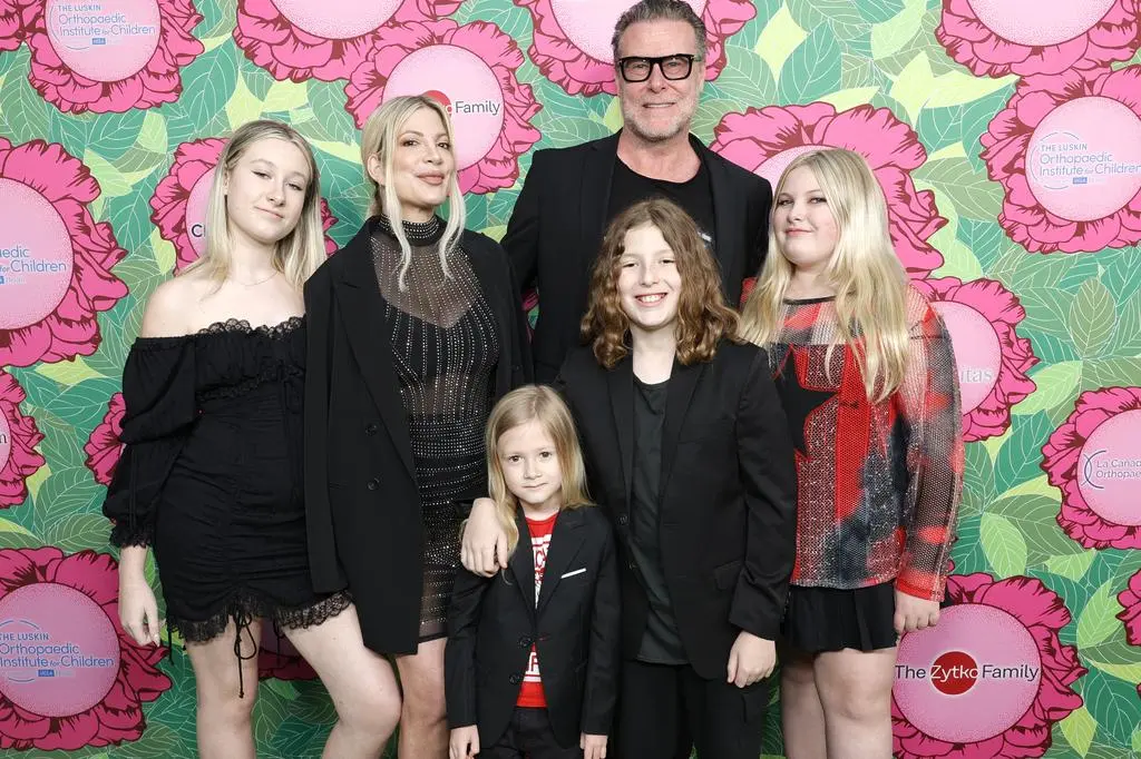 Stella Spelling, Tori Spelling, Beau Spelling, Dean McDermott, Finn Spelling, Hattie Spelling