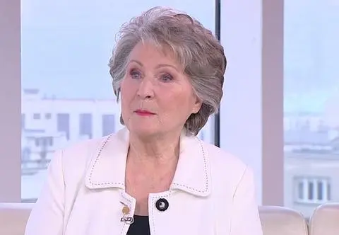Irena Santor porusza się o lasce. "Jestem pod opieką wspaniałych lekarzy"