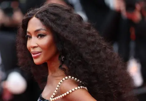 Naomi Campbell pokazała klasę na czerwonym dywanie w Cannes. Jej kreacja przyciągała wzrok