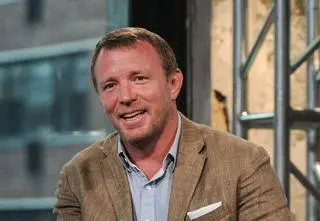 Guy Ritchie o filmie "Gra Fortuny". "Lubię pracować z ludźmi, z którymi czas się nie dłuży" 