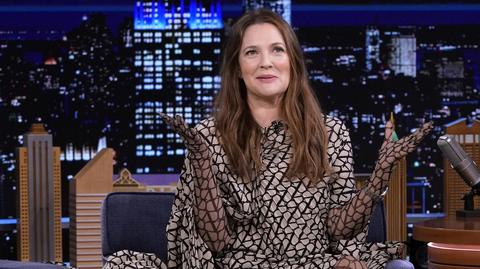 Fani byli oburzeni słowami Drew Barrymore na temat matki. Teraz aktorka się tłumaczy 