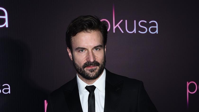 Piotr Stramowski przyszedł z partnerką na premierę filmu