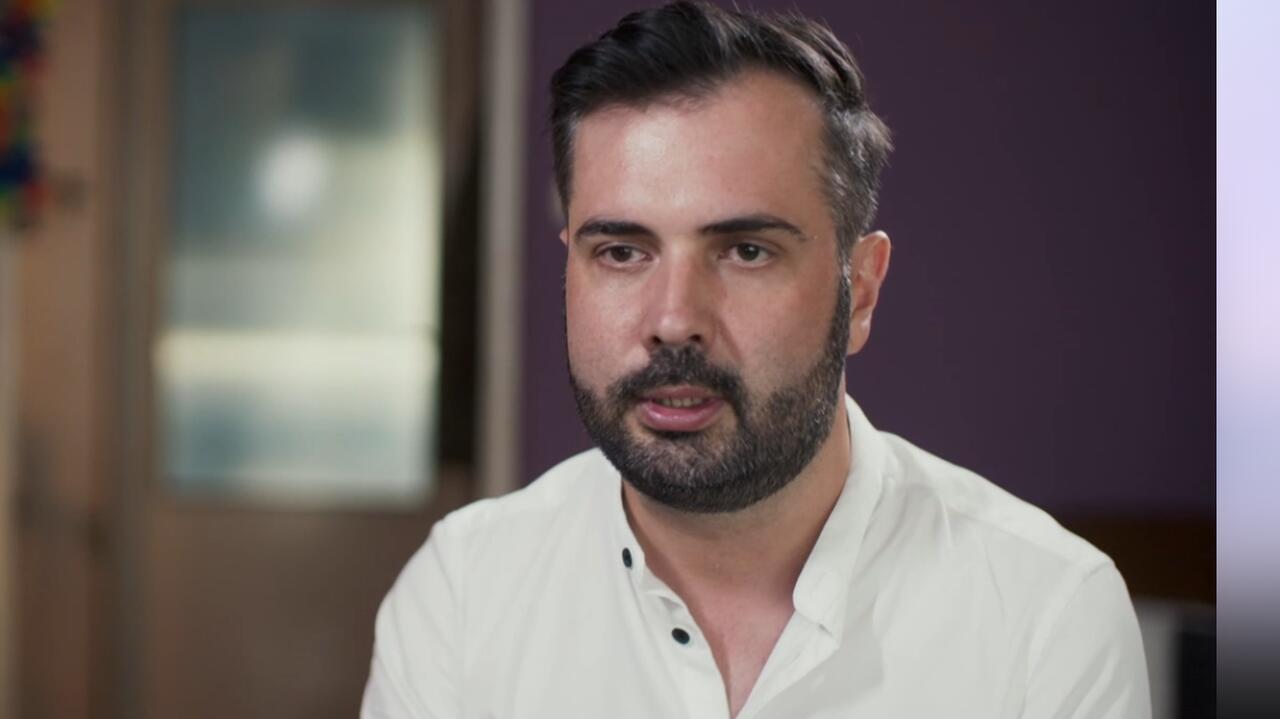 Karol Maciesz ujawnił prawdę o dzieciństwie. "Chodziłem do szkoły specjalnej"