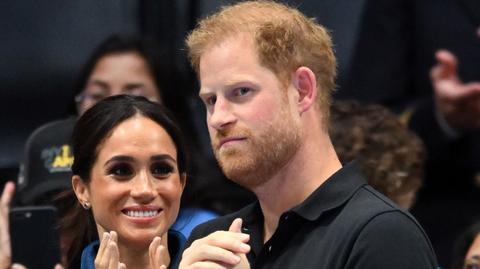 Książę Harry i Meghan Markle działali na szkodę Karola III? Królewski ekspert wytoczył im ciężkie działa