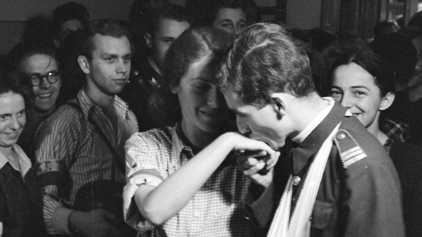 Ceremonia ślubna Alicji i Bolesława Biegów, 1944