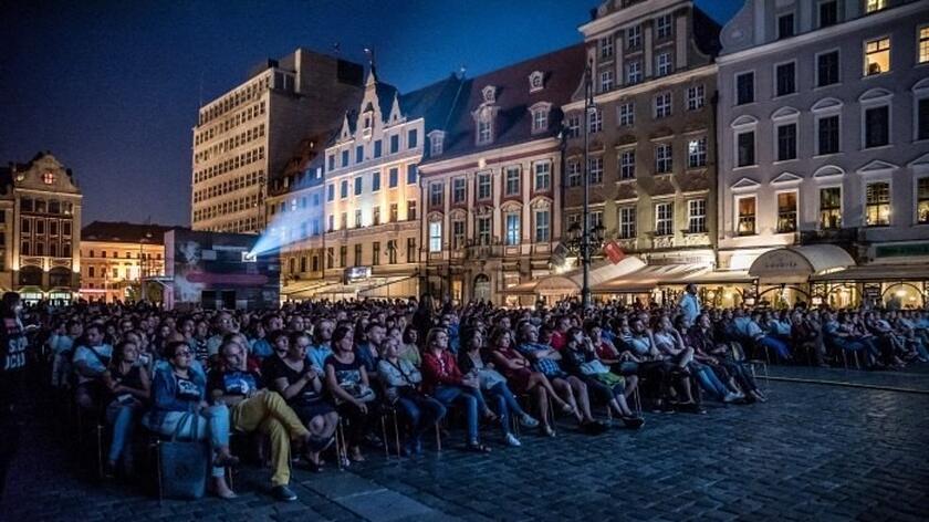 Nowe Horyzonty - pokaz na rynku we Wrocławiu