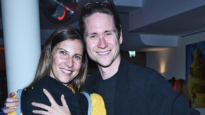 Prowadzący "Mask Singer" szykuje się do ślubu. Jak radzi sobie w roli ojca?