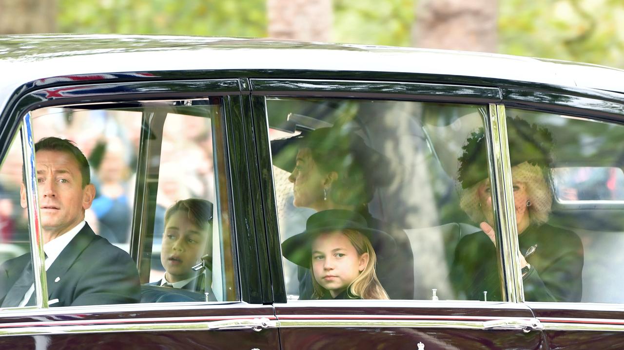 Pogrzeb Elżbiety II: królowa Kamila i księżna Kate z dziećmi