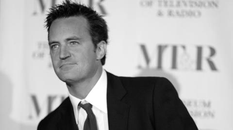 Matthew Perry spoczął w zbiorowym grobowcu. Został pochowany obok wielu znanych postaci