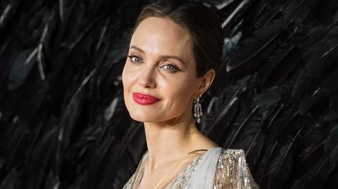 Angelina Jolie skończyła 48 lat. Kolekcja noży, fiolki z krwią i pocałunek z bratem. Przeszłość gwiazdy zaskakuje