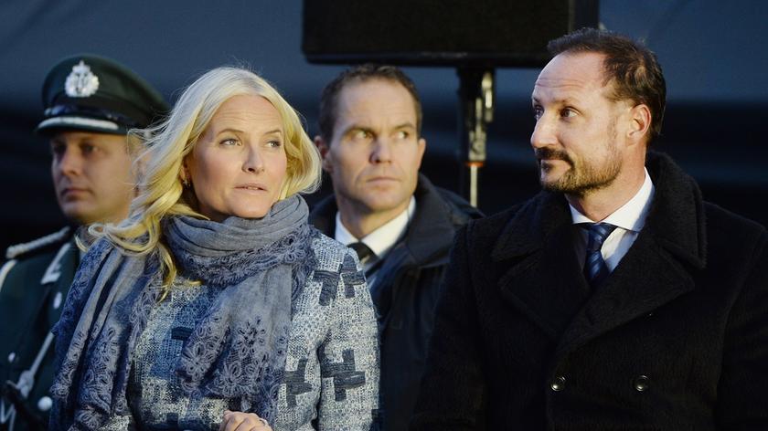 Książę Haakon i księżna Mette-Marit mają kłopoty z prawem
